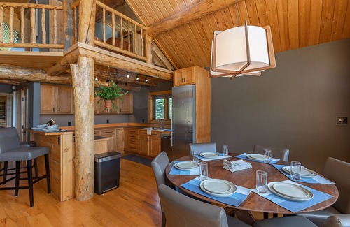 Alpine Northwest House | Chambord Lodge Your Dream Alpine Retreat across from Ferry Peak
