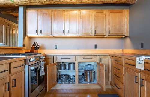 Alpine Northwest House | Chambord Lodge Your Dream Alpine Retreat across from Ferry Peak