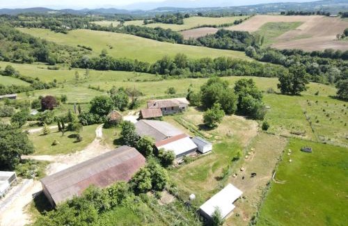 Aurignac Bed & Breakfast | Chambre à la Ferme BANZAÏ - Face aux Pyrénées AURIGNAC