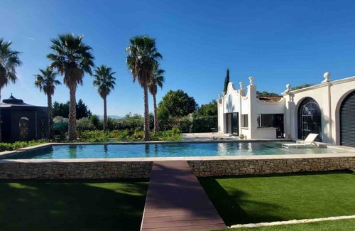 Aix-en-Provence House | chambre Aix-en-Provence·swiming Pool.Garden.Vue.marble bathroom.palm grove.