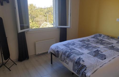 Figeac Bed & Breakfast | Chambre au calme avec cuisine équipée sur demande en supplément