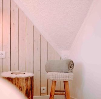 Gesves House | Chambre avec jacuzzi ou Chalets dans les bois