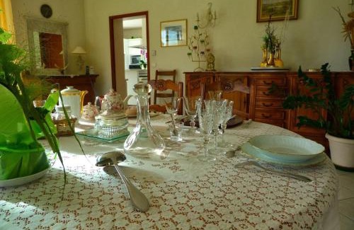 Velles Bed & Breakfast | Chambre Bleue Lumineuse et Climatisée - FR-1-591-672
