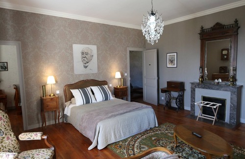 Mouchamps Bed & Breakfast | CHAMBRE CLEMENCEAU - LE PETIT CHATEAU DES CEDRES