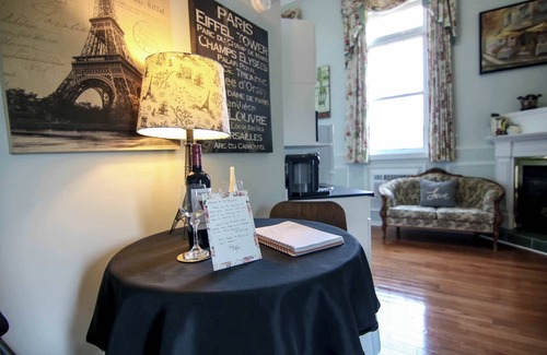 Bracebridge Apartment | Chambre D'amour (suite) | The Jypsy Inn
