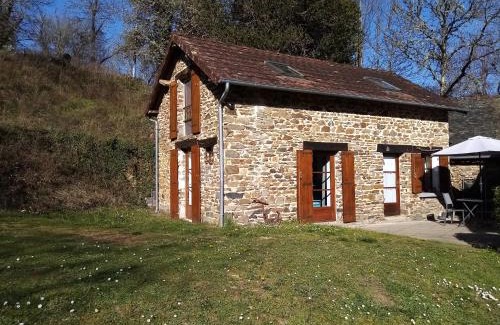 Saint-Sornin-Lavolps Bed & Breakfast | Chambre D Hôtes dans maisonnette indépendante
