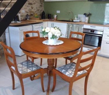 Najac House | Chambre d hôtes avec 2 petits déjeuners ou Gîte