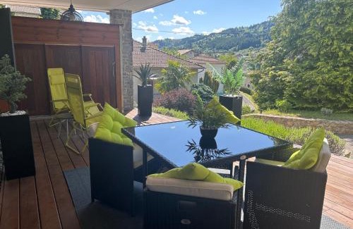 Le Cheylard Bed & Breakfast | Chambre d'hôtes de la Riaille 400 m de la dolce via