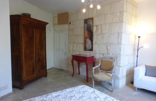 Junas Bed & Breakfast | chambre d hote spacieuse avec cour junas gard