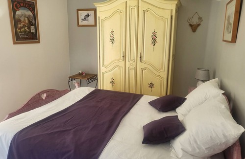 Reynes Bed & Breakfast | Chambre d'Hôtes with breakfast, kitchen and swimming pool in summer!