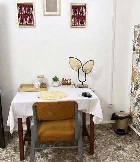 Ngazidja House | Chambre Djaou meublée Voidjou
