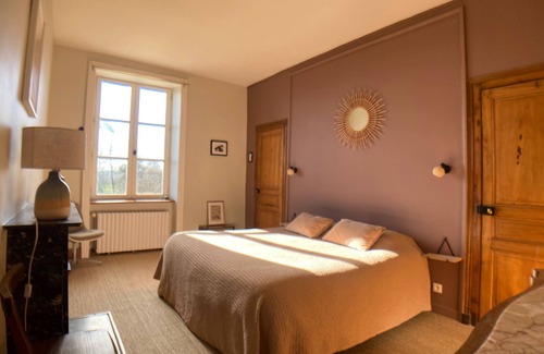 Lignieres-Orgeres Bed & Breakfast | Chambre Double de Charme, vue Parc Paysager, Maison D'hôtes, Ancien Presbytère