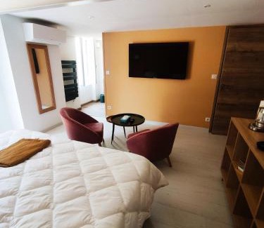Saint-Jean-de-Vaux House | chambre du moulin brochat 2