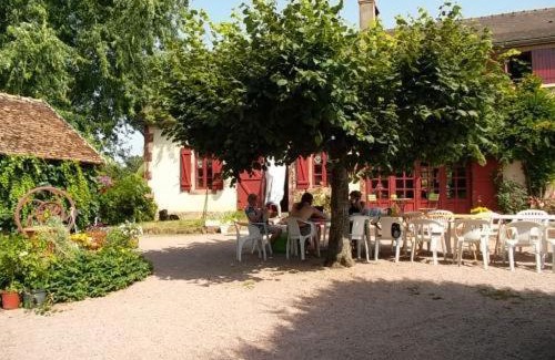 Saligny-sur-Roudon Bed & Breakfast | Chambre familiale proche du PAL -Cardamome-