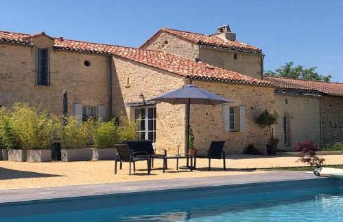 Blanquefort-sur-Briolance Apartment | Chambre en pierre