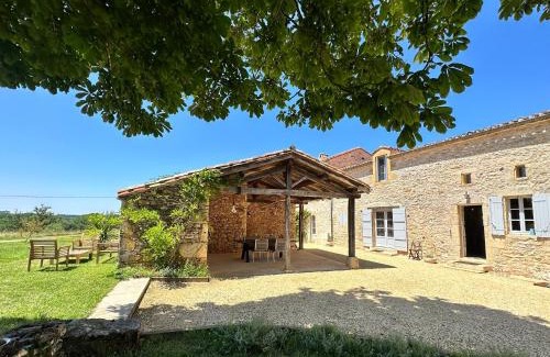 Blanquefort-sur-Briolance Apartment | Chambre en pierre