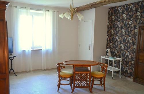 Thizay Bed & Breakfast | Chambre Gargantua Le dolmen