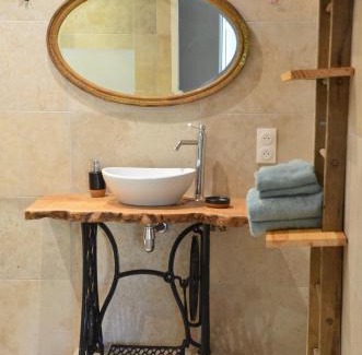 Thizay Bed & Breakfast | Chambre Gargantua Le dolmen