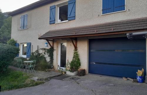 Saint-Claude Bed & Breakfast | chambre Haut jura