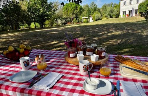 Arthes Bed & Breakfast | Chambre indépendante au calme, petit-déjeuner inclus