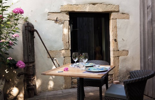 Bonnefamille Bed & Breakfast | Chambre Mondrian L'Alouette, 20 minutes from the airport.