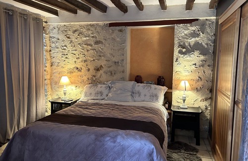 Feucherolles Bed & Breakfast | Chambre Paisible et Central Pour le JO du 26 Juillet au 11 Août. 🐩ok Sociable