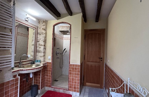 Feucherolles Bed & Breakfast | Chambre Paisible et Central Pour le JO du 26 Juillet au 11 Août. 🐩ok Sociable