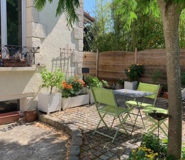 Maisons-Laffitte Bed & Breakfast | Chambre souplex au calme chez l'habitant