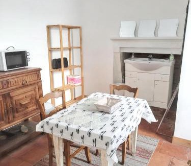 Langon Apartment | Chambre-studio avec coin repas - 45m2