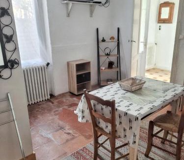 Langon Apartment | Chambre-studio avec coin repas - 45m2