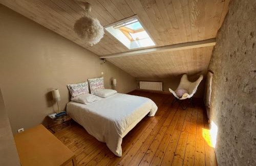 Coulonges-sur-l'Autize House | Chambres de charme avec jardin et piscine