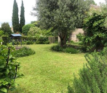 Coulonges-sur-l'Autize House | Chambres de charme avec jardin et piscine
