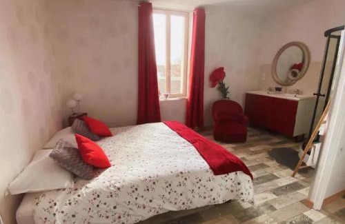 Gueugnon Bed & Breakfast | Chambres d’hôte au Chapeau Claque Cabaret