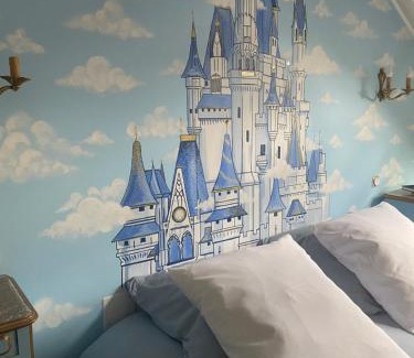 Gueugnon Bed & Breakfast | Chambres d’hôte au Chapeau Claque Cabaret