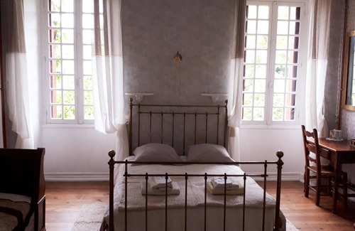 La Courade Bed & Breakfast | Chambres d'hôtes La Cure du Maine Charles