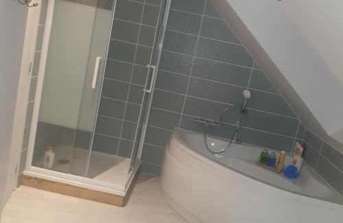 Roeze-sur-Sarthe House | chambres dans maison à 15min du circuit des 24h du MANS