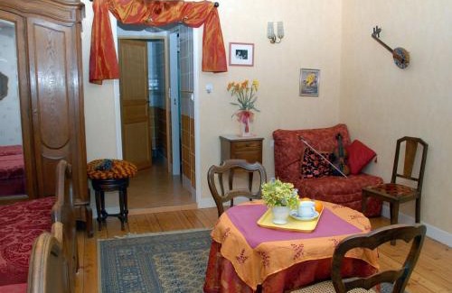 Watronville Bed & Breakfast | Chambres spacieuses avec salle d'eau, salon cheminée, jardin détente - Lorraine - FR-1-585-143