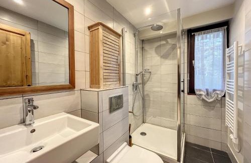 Chamonix City Centre Apartment | Chamonix: Appt 2P, 4 pers, terrasse, parking, proche centre et télécabine - FR-1-507-26