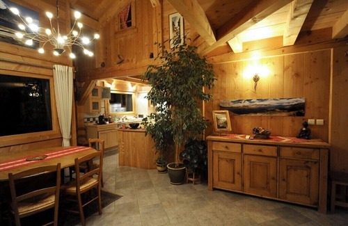 Chamonix-Mont-Blanc Ski Chalet | Chamonix Mont Blanc, new Savoyard chalet, large south-facing terrace, garden, 5 rooms.