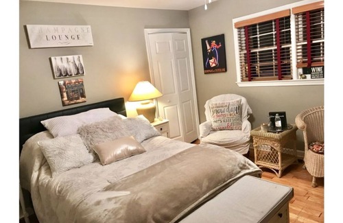 Bethesda Bed & Breakfast | Champagne Lounge