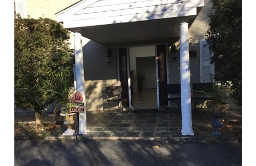Bethesda Bed & Breakfast | Champagne Lounge