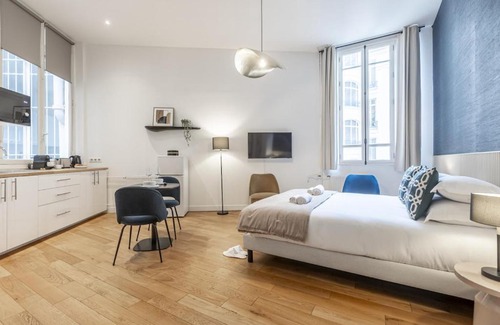 Faubourg-du-Roule Apartment | Champs Elysées - Amazing Apartment - Studio