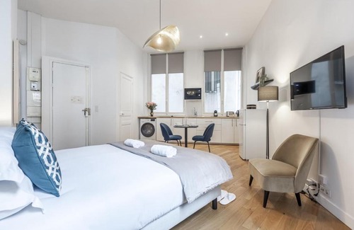 Faubourg-du-Roule Apartment | Champs Elysées - Amazing Apartment - Studio