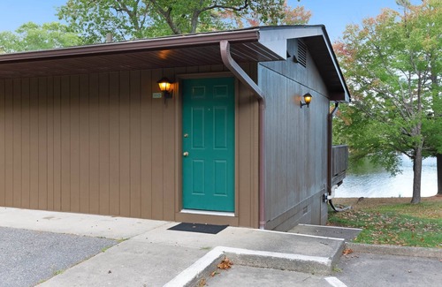 Eagle River Apartment | Chanticleer Inn 58