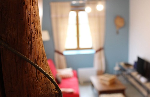 Charbonnieres-les-Vieilles House | Character property