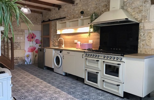 Saint-Simon-de-Pellouaille House | Charentaise 8 Personnes Avec Piscine à 25 Minutes de L'océan