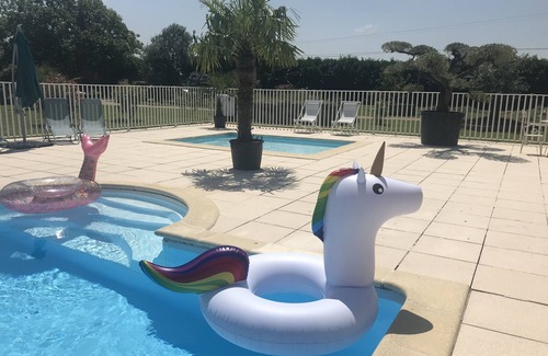 Saint-Simon-de-Pellouaille House | Charentaise Avec Piscine à 25 Minutes des Plages