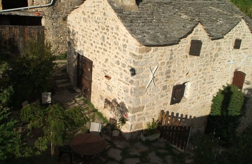 Saint-Andre-de-Vezines Cottage | Characterful Cottage, exceptional view on Dourbie Valley, near Millau Viaduct