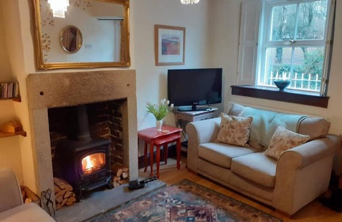 Baslow House | Characterful 2 bed cottage in excellent location