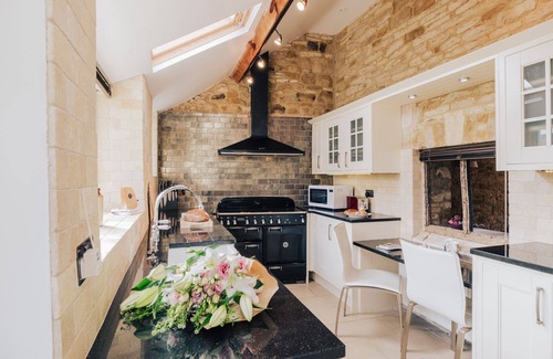 Kingham Cottage | Characterful and quaint dog friendly - Ringers Cottage